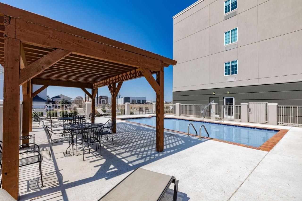 La Quinta Inn & Suites By Wyndham Ardmore Exterior photo