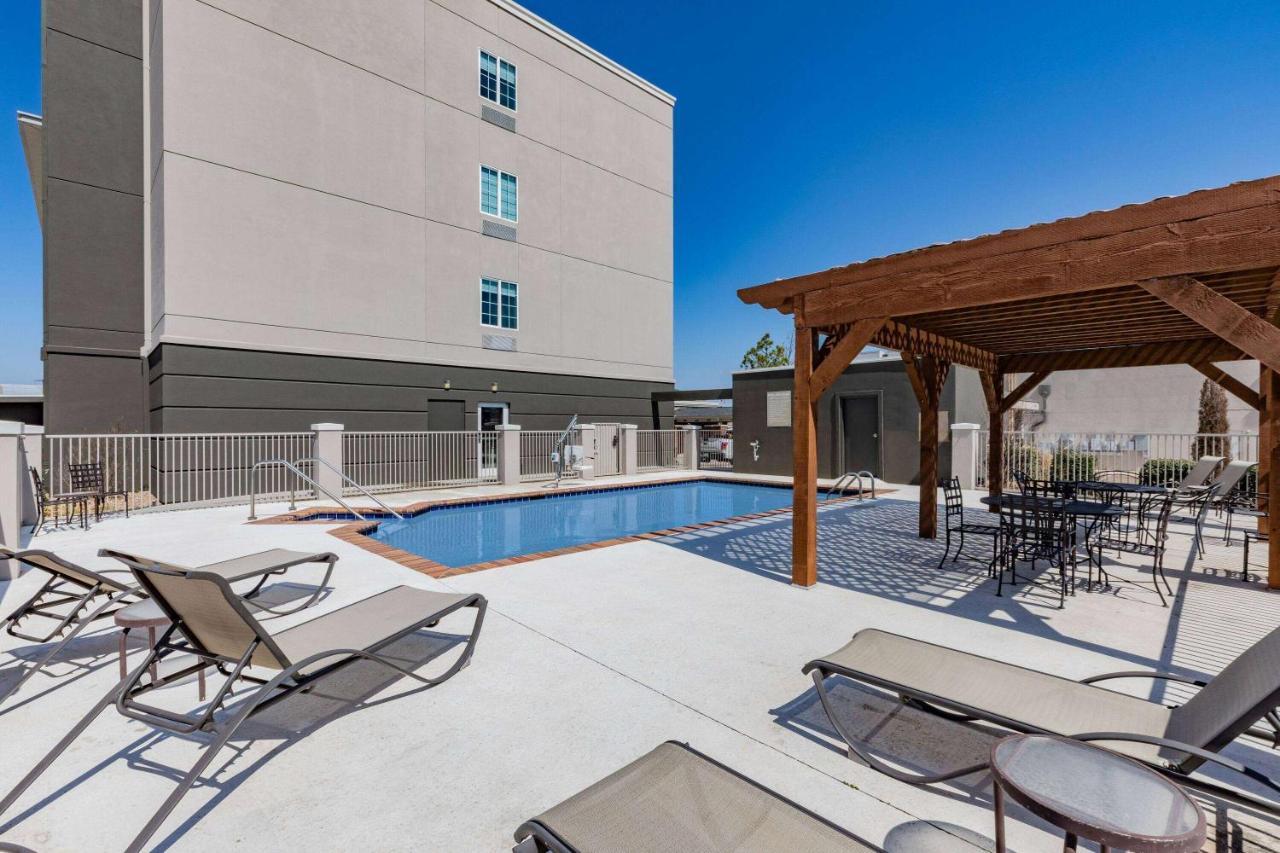 La Quinta Inn & Suites By Wyndham Ardmore Exterior photo