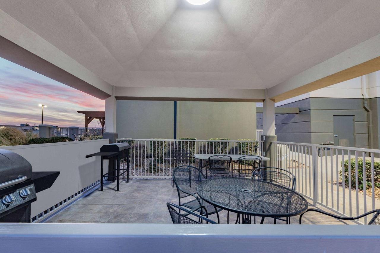 La Quinta Inn & Suites By Wyndham Ardmore Exterior photo